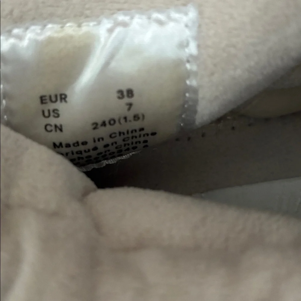 H&M Padded Trainer Puffer Pillow Boots Beige Cream SZ 7  (38)  Like new!